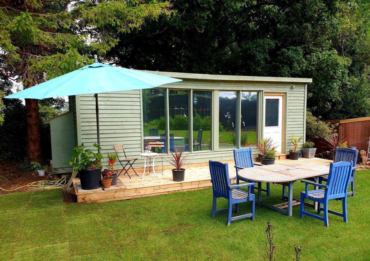 The Cozy Shed Hotel Stow-on-the-Wold Exterior photo